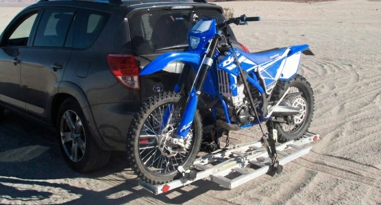 Rack de moto con cinchos